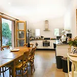Semesterbostad Charming Riverside House In Medieval Village Villeneuve-Minervois