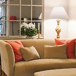 Charming Riverside House In Medieval Village Casa de Férias