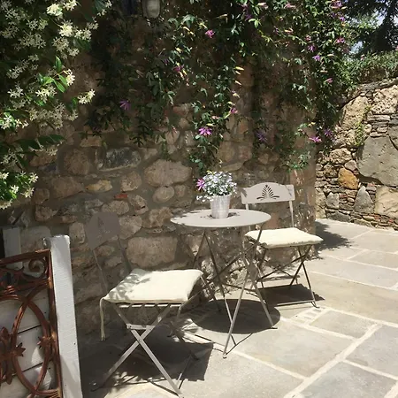 Charming Riverside House In Medieval Village Feriehus