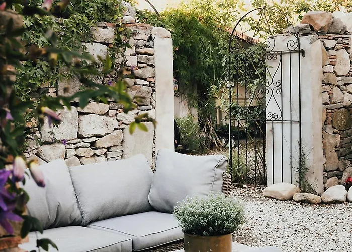 Charming Riverside House In Medieval Village Villeneuve-Minervois